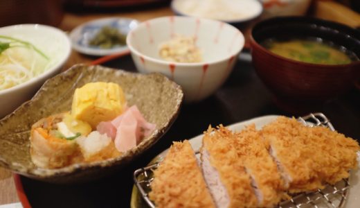 ¡Tonkatsu recién frito buenísimo!